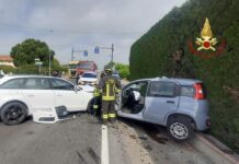 Schianto frontale tra due auto a Goito: tre feriti, interviene l’elisoccorso