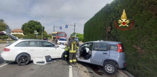Schianto frontale tra due auto a Goito: tre feriti, interviene l’elisoccorso