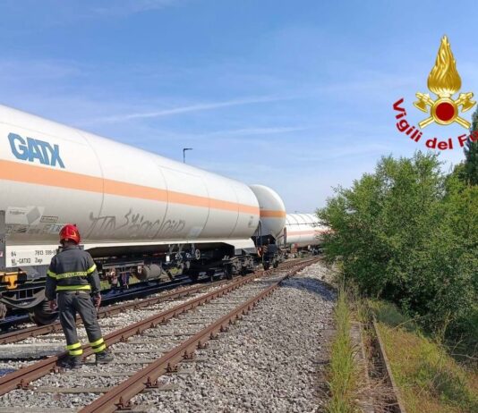 Cisterne deragliate a Valdaro: vertice in Prefettura per il travaso del propilene. Il piano d’intervento potrebbe coinvolgere anche l’A22