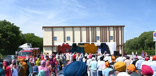Nagar Kirtan, i colori della comunità Sikh: oltre 3 mila persone in viale Te