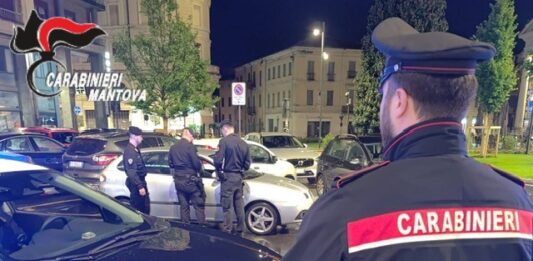 Ubriaco pretende di entrare nel bar e colpisce un Carabiniere: arrestato