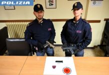 Follia davanti al Fermi: 20enne minaccia uno studente prima con il crick e poi con una pistola a salve modificata