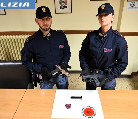 Follia davanti al Fermi: 20enne minaccia uno studente prima con il crick e poi con una pistola a salve modificata