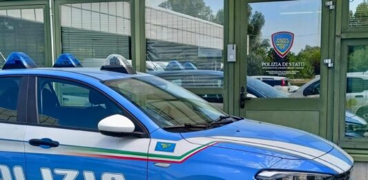 Truffe online, finti noleggi auto a lungo termine su Facebook: la Polizia Postale denuncia due persone