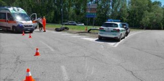 Scontro auto-moto in via Circonvallazione Sud: minorenne scivola sullo spartitraffico
