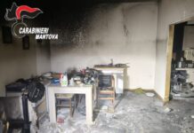Tragedia sfiorata a Castiglione. Fiamme in casa per una candela: 12enne salva cani e gatti e dà l’allarme
