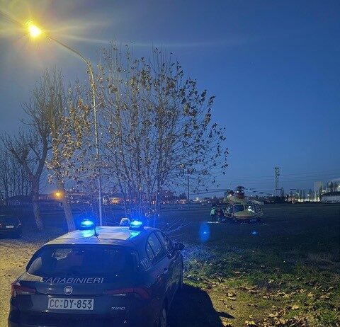 Cade da un muretto al parco, grave bimbo di 2 anni