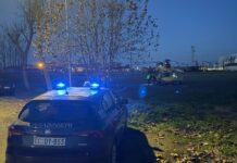 Cade da un muretto al parco, grave bimbo di 2 anni