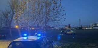 Cade da un muretto al parco, grave bimbo di 2 anni