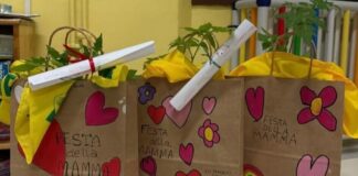 Festa della mamma con le piantine di Coldiretti Mantova coltivate dai bambini