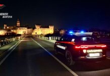 Braccialetto abbandonato in auto e allarme attivo: individuato e arrestato