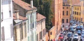 Mantova, il “triangolo del caos”: residenti di via Frattini in rivolta contro sosta selvaggia e degrado