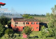 Fiamme all’alba a Felonica: illesi nonna e due nipoti, ma la casa è inagibile