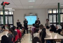 Suzzara, i Carabinieri salgono in cattedra alla “Hack”: cento studenti a lezione di legalità