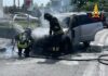Intervento nel pomeriggio a Porta Molina: auto in fiamme, illeso il conducente