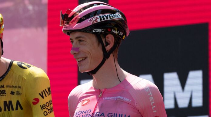 Vingegaard trionfa al Giro d’Italia 2026, Milan vince l’ultima tappa a Roma
