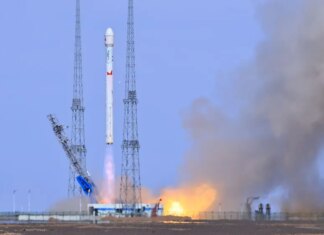 Cina, lanciati due nuovi satelliti nello spazio