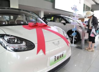 Cina, esportazioni di auto a nuova energia più che raddoppiate a maggio