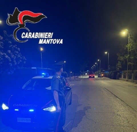 Castiglione, 14enne tenta di lanciarsi dalla finestra: carabiniere lo afferra al volo e lo salva
