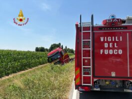 Esce di strada con il camion a Montanara: muore autotrasportatore 49enne