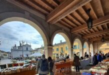 “Libri sotto i portici”, il centro storico si riempie di bibliofili