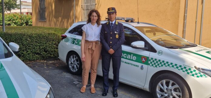 La nuova comandante pdi Polizia locale con il sindaco_4030690