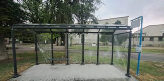 Roncoferraro, vandalizzati pensilina del bus, cartelli della rotonda e cestini