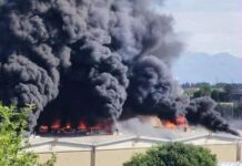 GRAVE INCENDIO ALLA VERSALIS. ORDINANZA DEL SINDACO: CHIUDERE FINESTRE E NON USCIRE