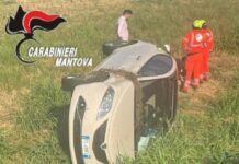 San Benedetto Po, sterzata improvvisa per evitare lo scontro: auto esce di strada, ferita una 34enne