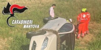 San Benedetto Po, sterzata improvvisa per evitare lo scontro: auto esce di strada, ferita una 34enne