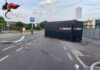 Container finiscono sulla recinzione della caserma