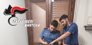 Ruba generi alimentari e minaccia l’addetto con un coltello: denunciato 45enne
