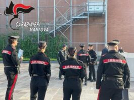Sventa il furto di una bici elettrica all’Esselunga e viene aggredito: denunciata coppia di ladri