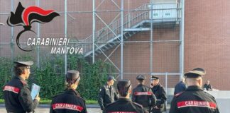 Sventa il furto di una bici elettrica all’Esselunga e viene aggredito: denunciata coppia di ladri