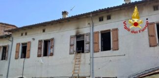 Viadana, da una stanza le fiamme si diffondono a tutto l’appartamento
