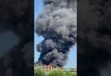 GRAVE INCENDIO ALLA VERSALIS. ORDINANZA DEL SINDACO: CHIUDERE FINESTRE E NON USCIRE