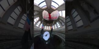 Entra di nascosto in S. Andrea e si lancia dalla cupola col paracadute