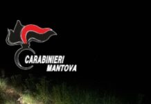 Sorpresi a rubare in una casa a Roncoferraro: folle inseguimento nella notte finisce in un canale