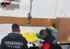 San Martino dall’Argine, scoperto laboratorio-ghetto: operai in nero pagati 9 euro per 12 ore di lavoro. Denunciato titolare per caporalato