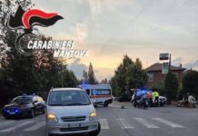 Sermide, auto contro scooter in via 29 Luglio: 53enne in codice giallo