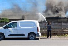 Incendio alla Versalis di Mantova: scatta il piano di monitoraggio ambientale dell’Arpa. I primi rilievi non rilevano valori critici