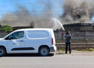 Incendio alla Versalis di Mantova: scatta il piano di monitoraggio ambientale dell’Arpa. I primi rilievi non rilevano valori critici