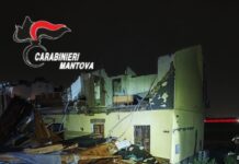 Mantova, violenta tromba d’aria nella notte: crolla il tetto e il muro di una casa in strada Fossamana