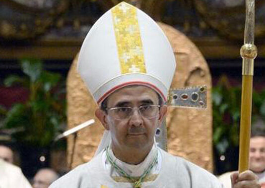 La svolta del Vescovo Marco Busca: la chiesa mantovana dice addio al modello del parroco tradizionale