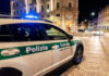 Follia in centro a Mantova: lancia un sasso tra i passanti e aggredisce la Polizia Locale