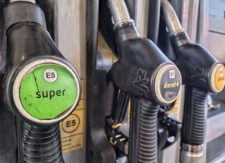 Via libera alla riforma della rete carburanti, Urso “Svolta storica”