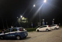 Spray urticante alla festa di compleanno e si scatena la rissa in riva al lago