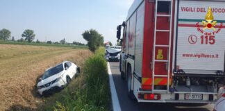Asola, maxi tamponamento sulla Statale 343: auto esce di strada, tre persone illese e traffico bloccato