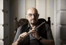 “Sono un osservatore: racconto e descrivo, lascio le conclusioni all’ascoltatore”: Jethro Tull in concerto sabato in piazza Sordello