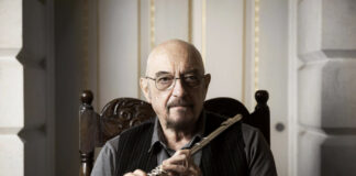 “Sono un osservatore: racconto e descrivo, lascio le conclusioni all’ascoltatore”: Jethro Tull in concerto sabato in piazza Sordello